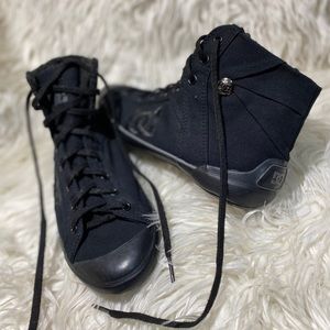 DC Shoe Co. Chelsea Shoes Size 8 Womens